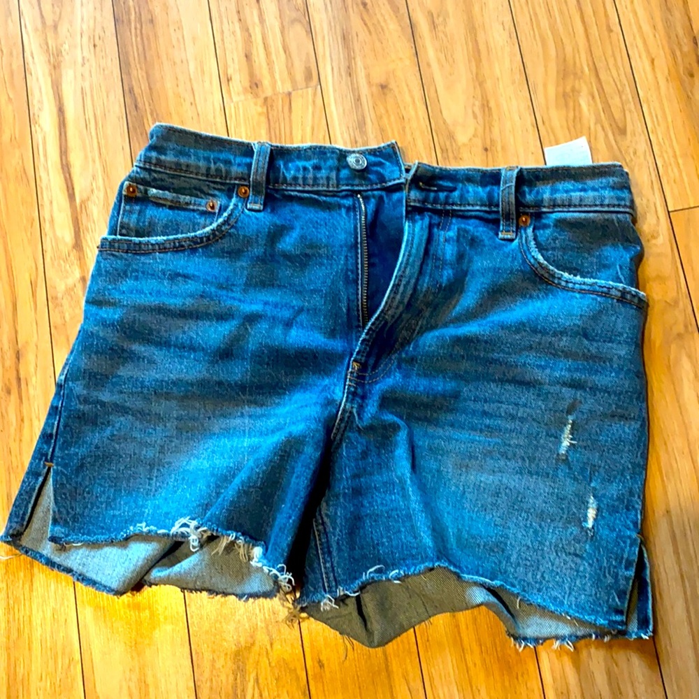 NWOT Abercrombie and Fitch High Rise 4” short